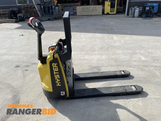 Lot 30-10736 - 2021 Hyster W45Z-HD Pallet Jack / Forklift