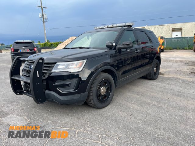 Lot 30-3468 - 2018 Ford Explorer with a 3.7L V6 DOHC 24V engine. Police SUV AWD •	2018 Ford Explorer with a 3.7L V...