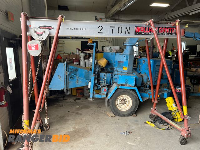 Lot 30-589 - Wallace Gantry Tri-Adjustable Gantry on Casters Beam appears to be aluminum