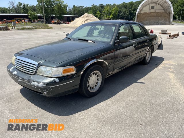 Lot 30-2306 - 2002 Ford Crown Victoria with a 4.6L V8 SOHC 16V engine. LX Sedan RWD
