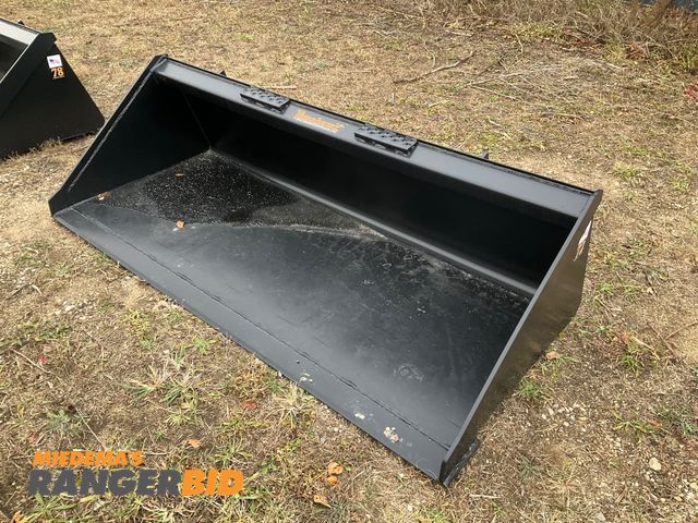 Lot 30-4978 - New Tomahawk Skid Steer Bucket 72" Universal Quick Attach