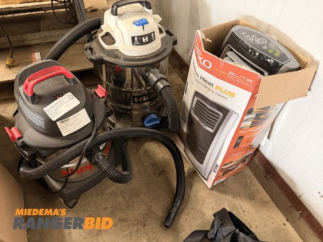 Lot 30-3317 - 2 Shop Vacs and a ceramic heater
