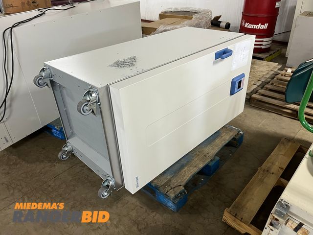 Lot 30-3493 - Electric Thermo Scientific Heratherm IGS400 Incubator Incubator on casters See Pics for dimensions
