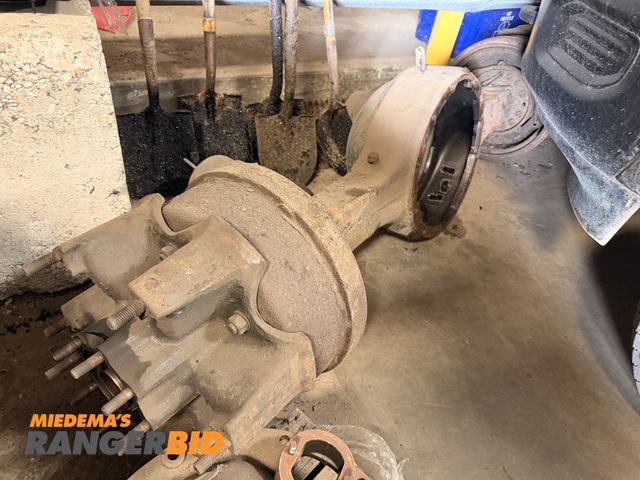 Lot 30-3916 - Around 2006 Axle