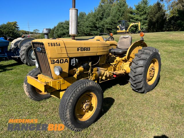 Lot 30-3702 - Ford 340A Tractor Tractor Steering- hydrostatic power
Brakes- differential mechanical wet disc
In good working condi...