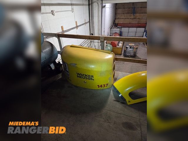 Lot 30-4829 - Wacker 38z excavator engine hood and fuel/hydraulic hood