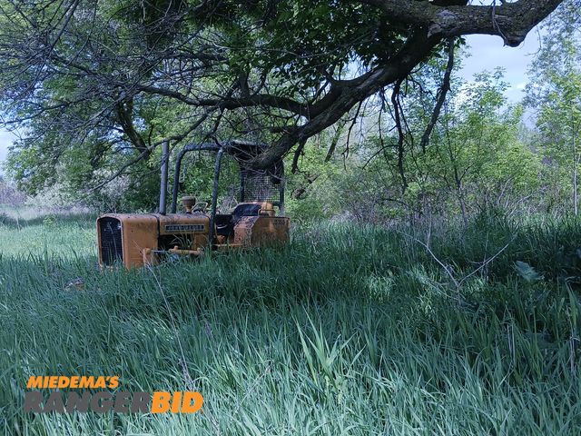 Lot 30-10537 - John Deere 350-B Dozer Unknown year - John Deere 350-B Dozer. Needs reverser from what I was told be...