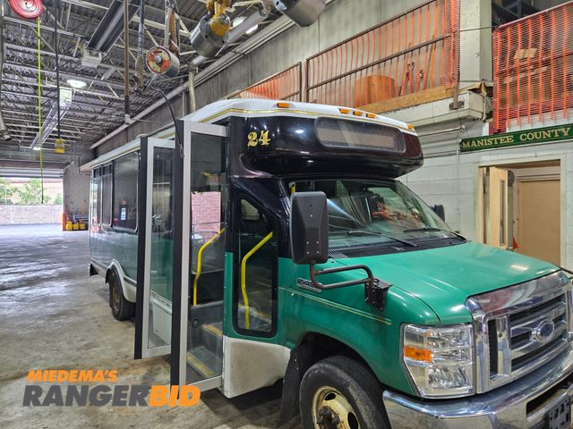 Lot 30-42024 - 2013 Ford E450 bus