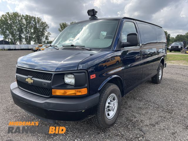 Lot 30-1789 - 2015 Chevrolet Express with 52,553 miles Cargo Van RWD