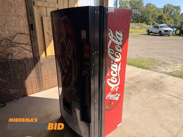 Lot 30-1741 - Royal Vendors RVCC 390-9 Coca Cola Vending Machine