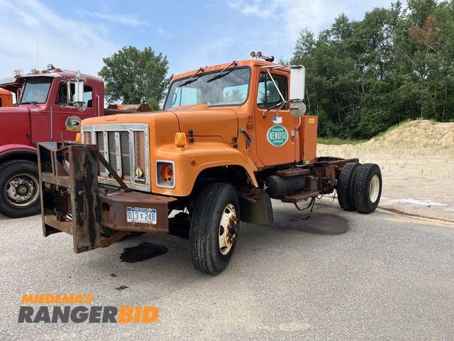 Lot 30-1511 - 1999 International 2574 4x2 Dump Truck