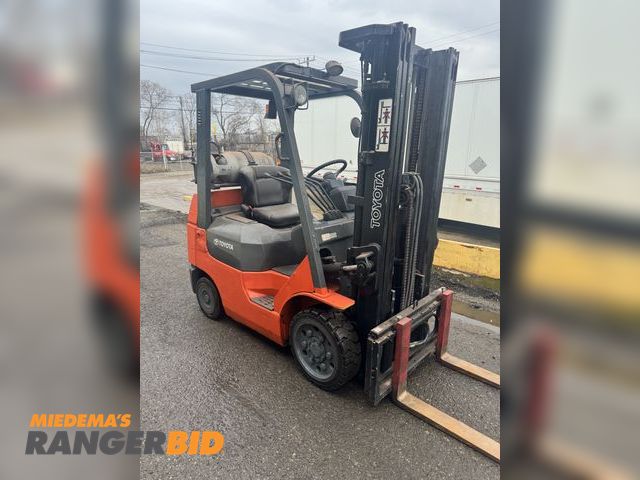 Lot 30-2228 - Toyota 7fgcu25 Forklift