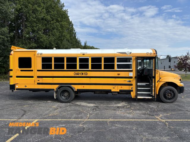Lot 30-3220 - 2017 International CE School Bus