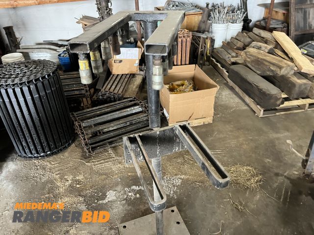 Lot 30-876 - Air fitting stand, swivels
