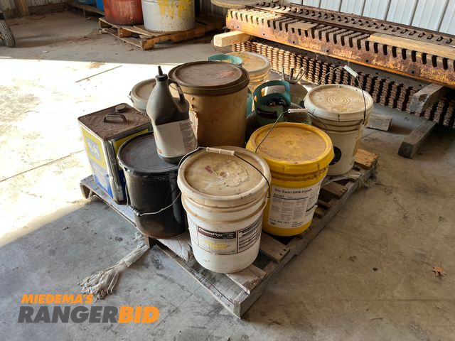 Lot 30-4924 - Pallet of Miscellaneous Mechanic items See pics