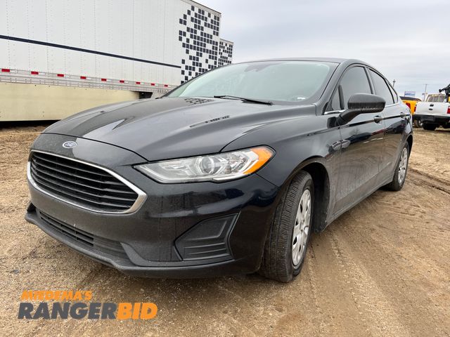 Lot 30-417 - 2020 Ford Fusion with a 2.5L L4 DOHC 16V engine. S Sedan FWD