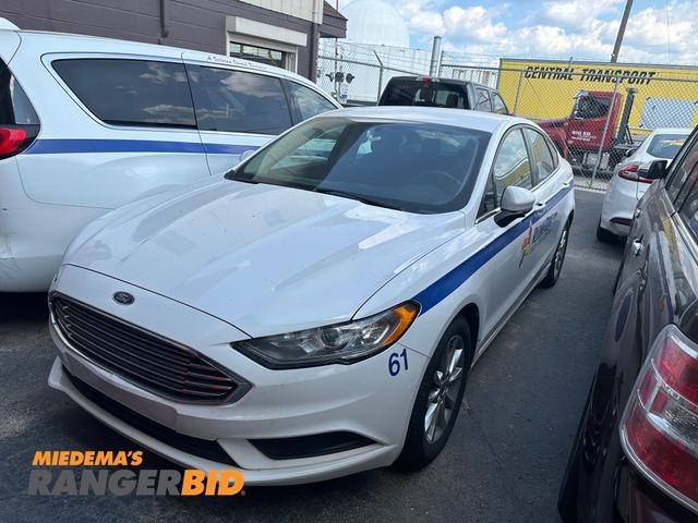 Lot 30-3257 - 2017 Ford Fusion SE FWD