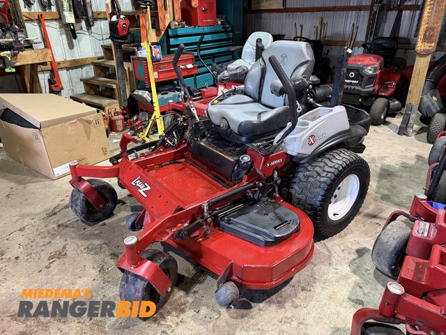 Lot 30-10899 - 2014 Exmark  Lazer Z X Series Zero-Turn Lawn Mower Commercial grade, general cosmetic wear, suspensi...