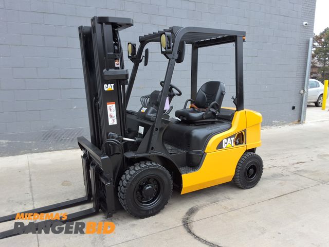 Lot 30-214 - 2012 Caterpillar 4,000lbs Capacity Diesel Pneumatic Forklift - See Video for Operation, With Forkpos...