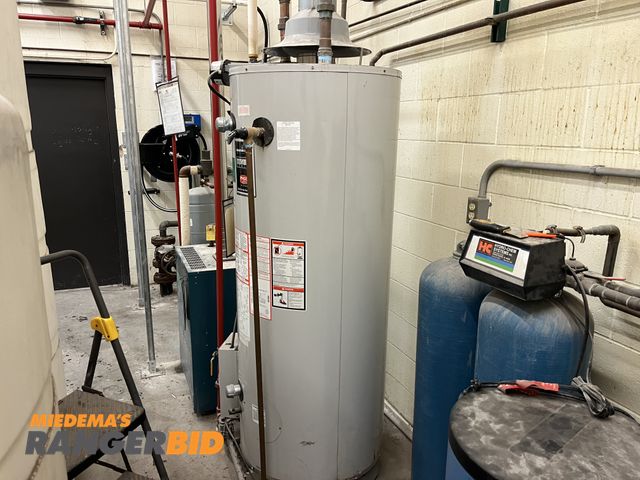 Lot 30-4529 - Gas Bradford White Magnum 98 Gallon #D100T1993H Water Heater