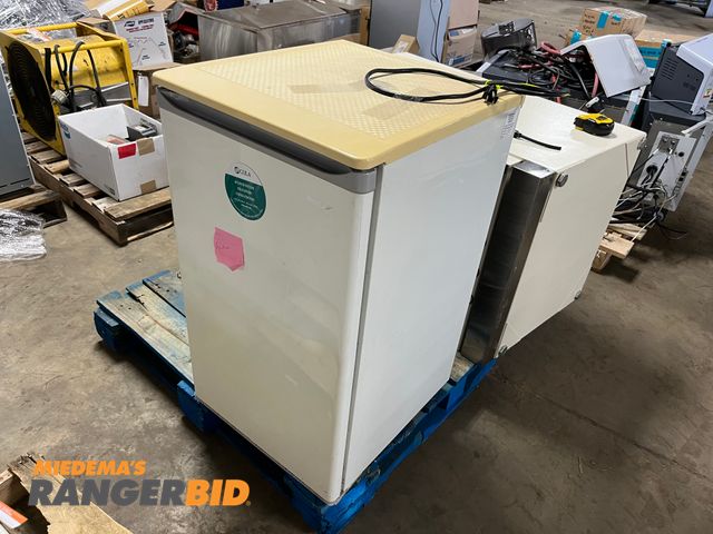 Lot 30-3491 - Electric Free Standing Danby DCR121WE Refrigerator Mini Refrigerator See pics for dimensions