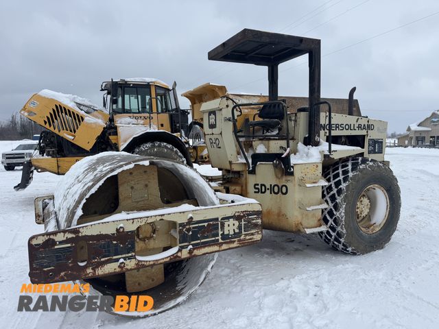 Lot 30-1314 - Ingersoll Rand SD-100 Smooth Drum Roller Vibratory Compactor Cummin 4BT 96hp engine, hour meter in-o...