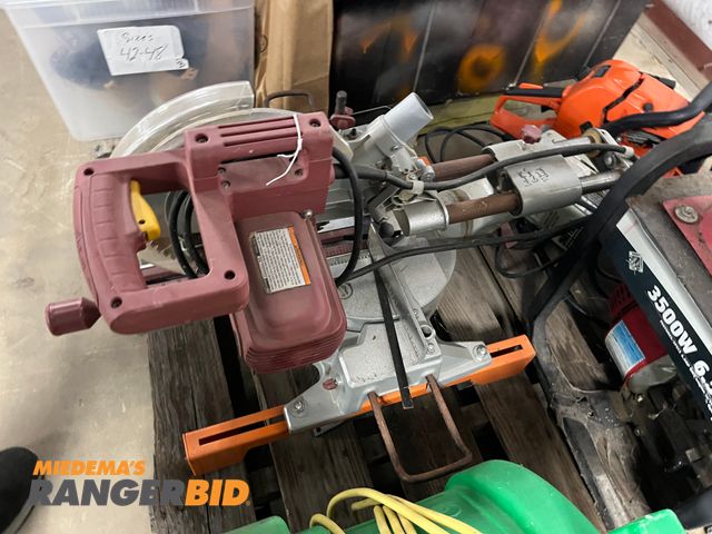 Lot 30-2518 - Chicago Electric Single Phase 10" Compound Slide Miter Saw