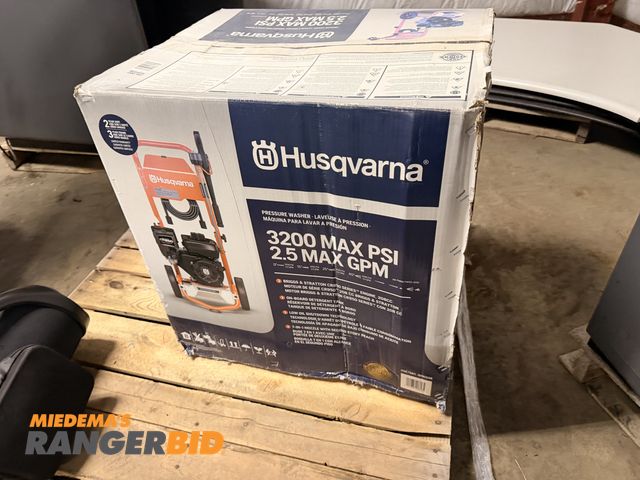 Lot 30-3339 - Husqvarna PW 3200 Portable Gas Powered Pressure Washer