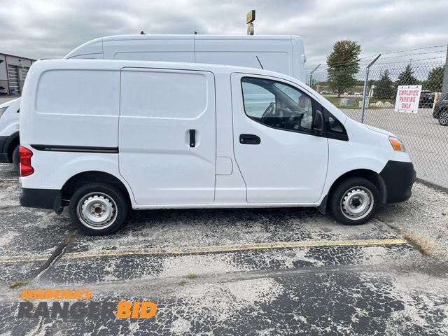 Lot 30-10652 - 2018 Nissan NV200 FWD 2018 Nissan NV200. 196248 miles.  Mechanically sound, does need AC repaired