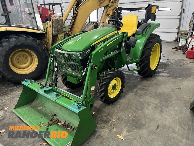 Lot 30-4635 - 2021 John Deere 3035 D Compact Utility Loader Tractor Tractor