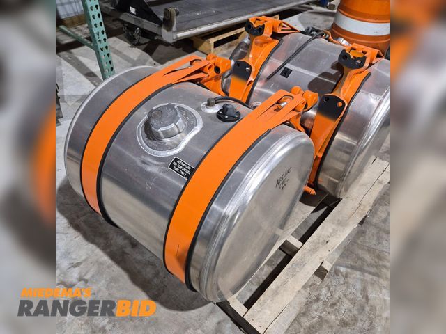 Lot 30-55422 - (1) 50 Gallon Fuel Tank with Straps Came off 2024 Western Star