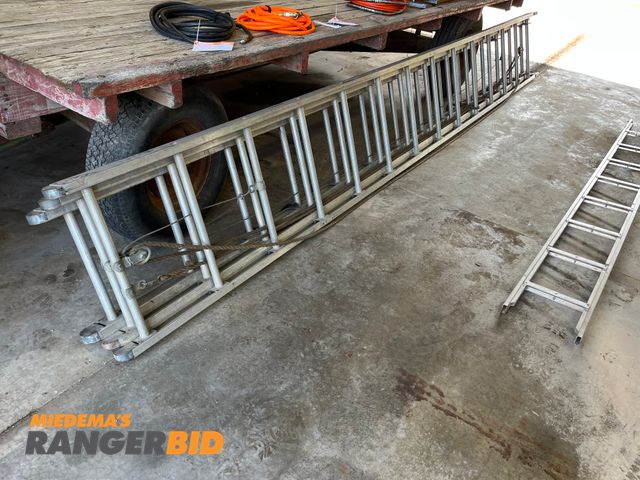 Lot 30-3536 - 1 Approximately 35' extension ladder