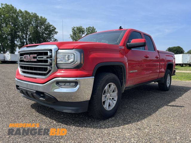 Lot 30-1559 - 2016 GMC Sierra 1500 with a 5.3L V8 OHV 16V engine. SLE Double Cab Pickup Truck 4x4