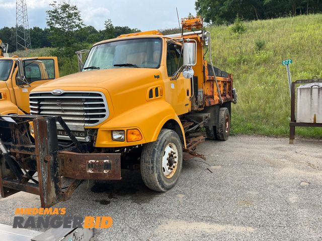 Lot 30-3599 - 2002 Sterling L9500 Dump Truck