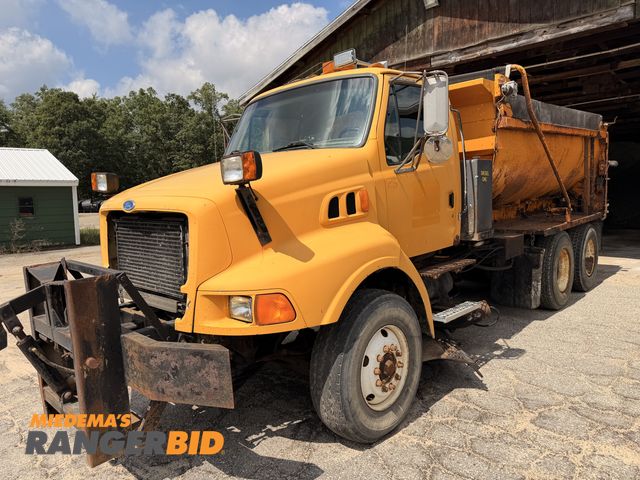 Lot 30-4053 - 1997 Ford LT9513 6x4 Dump Truck