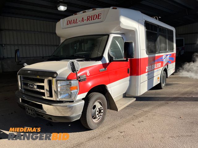 Lot 30-2775 - 2016 Ford Econoline E450 with a 6.8L V10 SOHC 20V engine. Bus