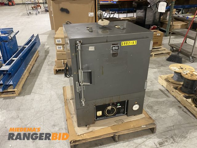 Lot 30-15 - Blue M Electric Model DL-1223A Lab Oven Furnace, 120V, 204 Deg. 24x24x20"

The seller will assist wi...