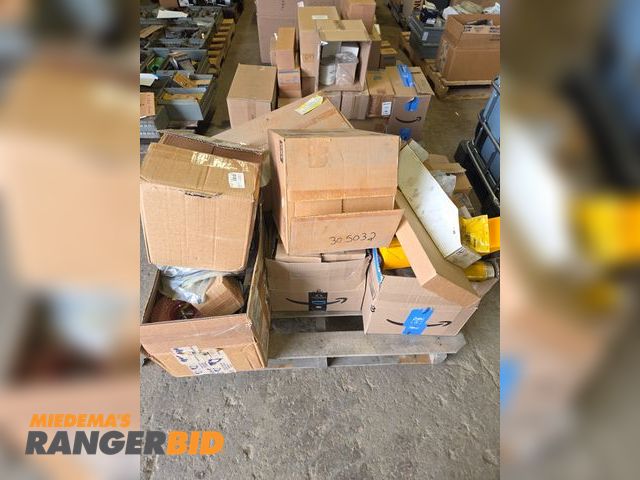 Lot 30-5032 - Pallet of John Deere / Case / JCB parts. See pic of inventory list.