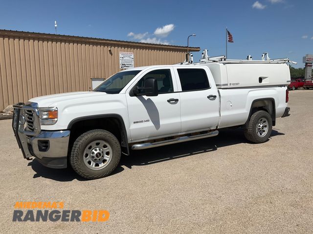 Lot 30-4967 - 2015 GMC Sierra 2500HD Crew Cab Long Box Pickup Truck 4x4