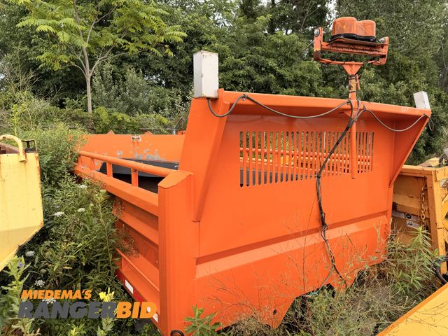 Lot 30-3530 - 14' Dump Box with plow