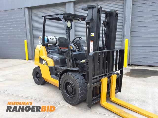 Lot 30-259 - Caterpillar  8,000lbs Capacity Pneumatic Forklift  - See Video for Operation