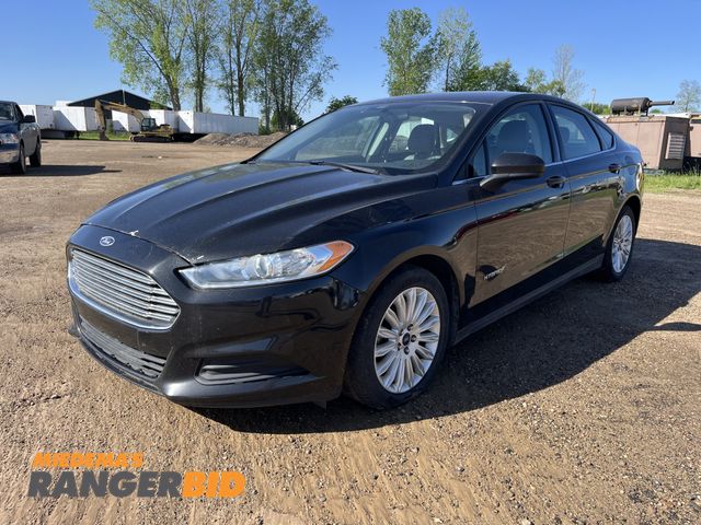 Lot 30-2463 - 2014 Ford Fusion Hybrid with a 2.0L L4 DOHC 16V HYBRID engine. S Sedan Hybrid FWD