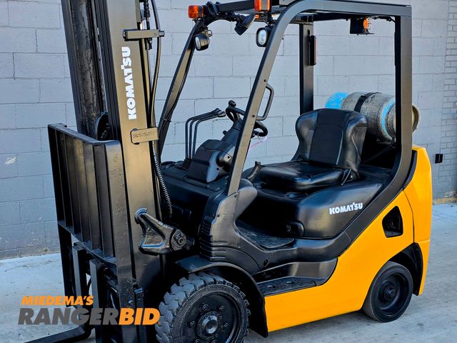 Lot 30-179 - 2011 Komatsu  5,000lbs Capacity  Forklift  - See video for operation