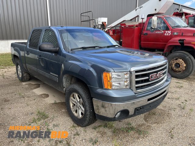 Lot 30-1639 - 2013 Chevrolet Sierra 1500 SLE Crew Cab Pickup Truck 4x4