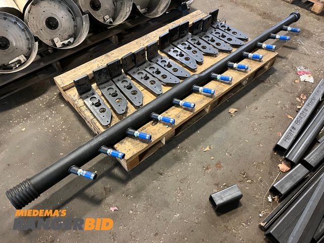 Lot 30-2438 - 9' Vacuum Manifold