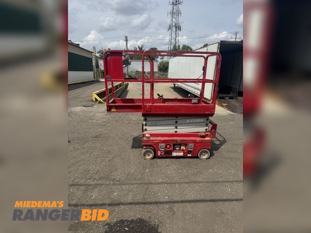 Lot 30-4055 - 2017 Micro  1330 Scissor Lift 2017 micro 1330 everything work see video below