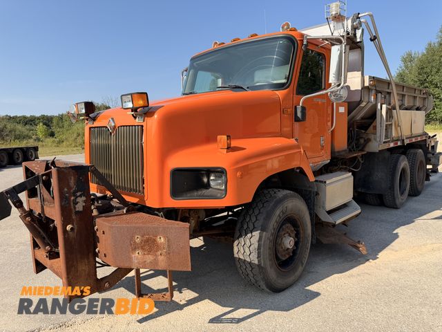 Lot 30-3460 - 2006 International Paystar 5600i 6x4 500HP Dump Truck