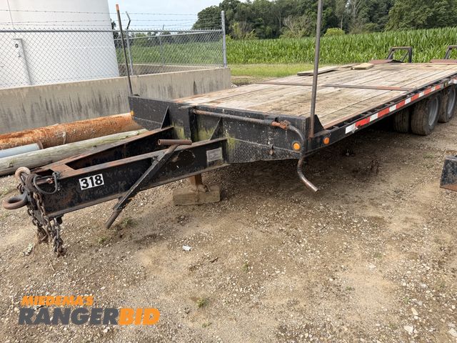 Lot 30-3444 - 2000 Millennium Equipment Trailer