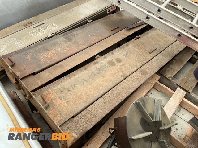 Lot 30-3302 - Lot of (3) tailgate sanders with (3) spinners. Worked when taken out of service. Please note that it does not include the one with the Monroe sticker on it (in the first picture)