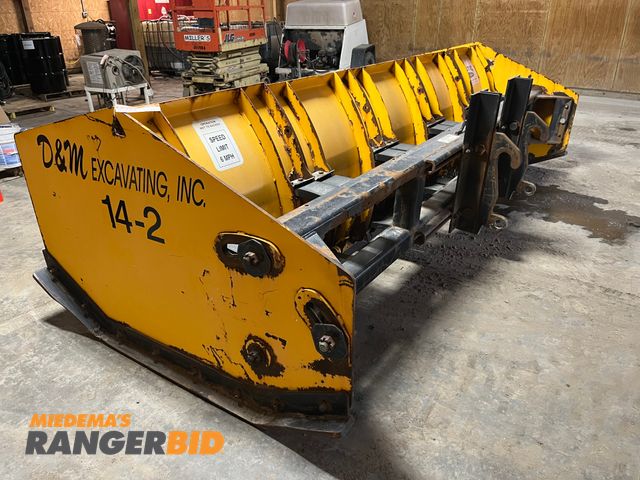Lot 30-564 - Arctic 14HD Loader Push Box 14' Seller will load.